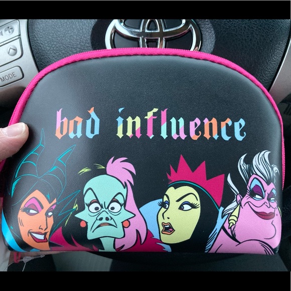 Disney Villains Cosmetic Bag - Picture 1 of 2